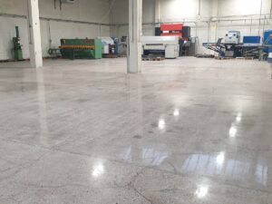 Betonowa posadzka przemysłowa PO naprawie