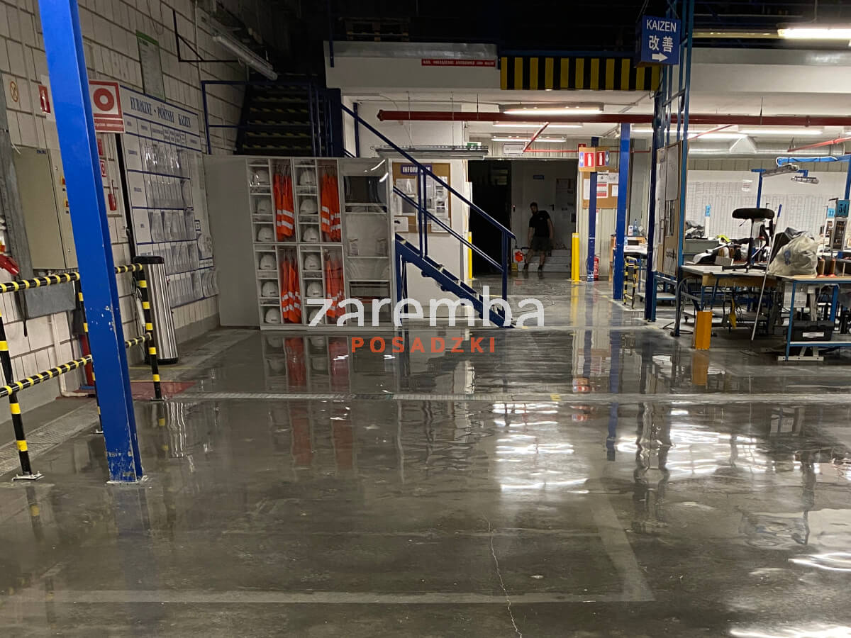 Błyszcząca posadzka po regeneracji