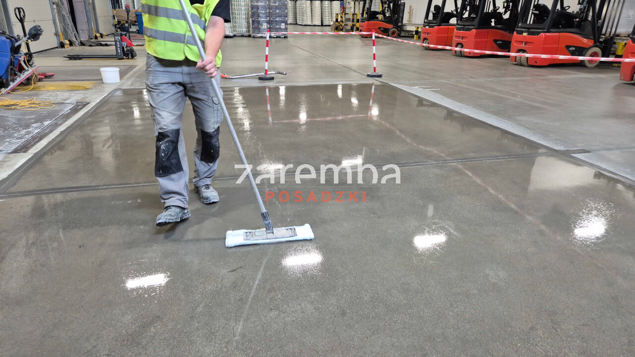 impregnacja wzmacniająca krzemianami - krzemianowanie posadzki
