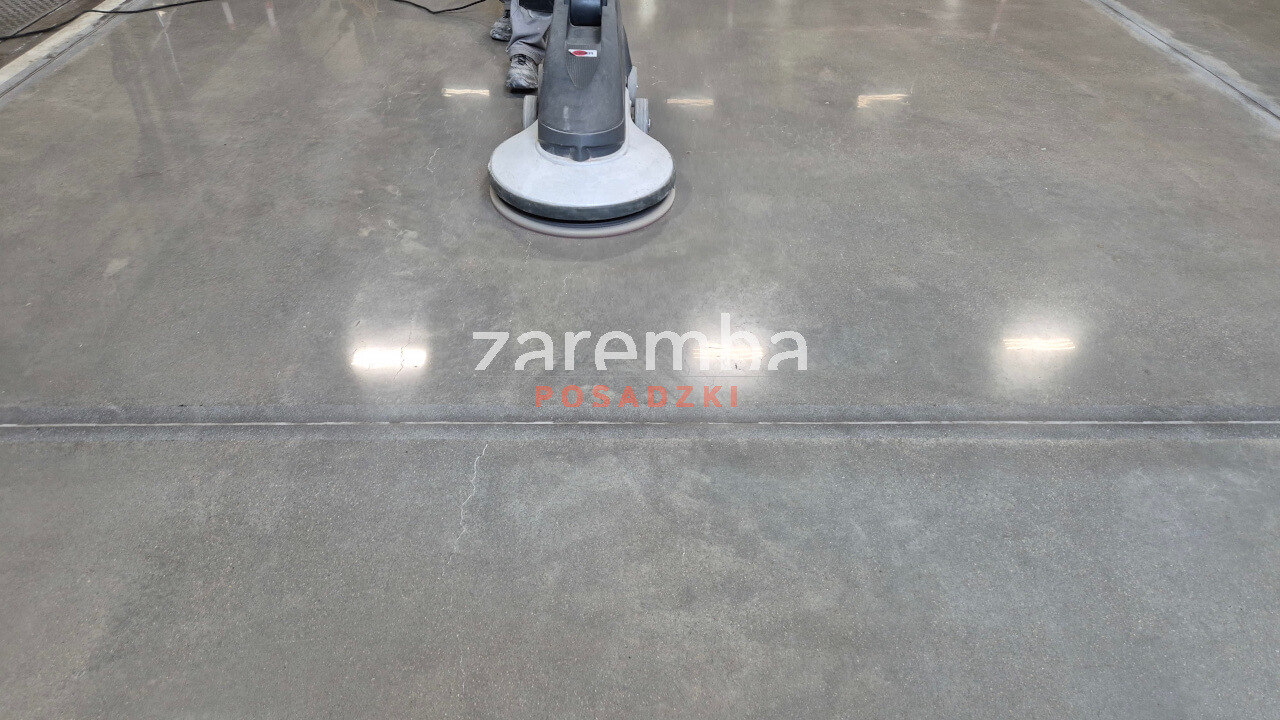 polerowanie ostateczne posadzek polerką szybkoobrotową