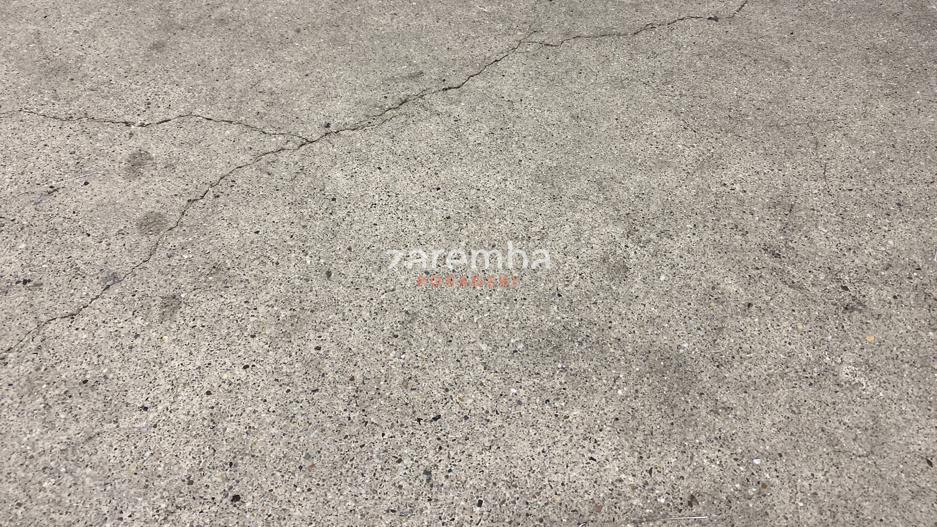 nadmierne ścieranie betonowej posadzki przemysłowej