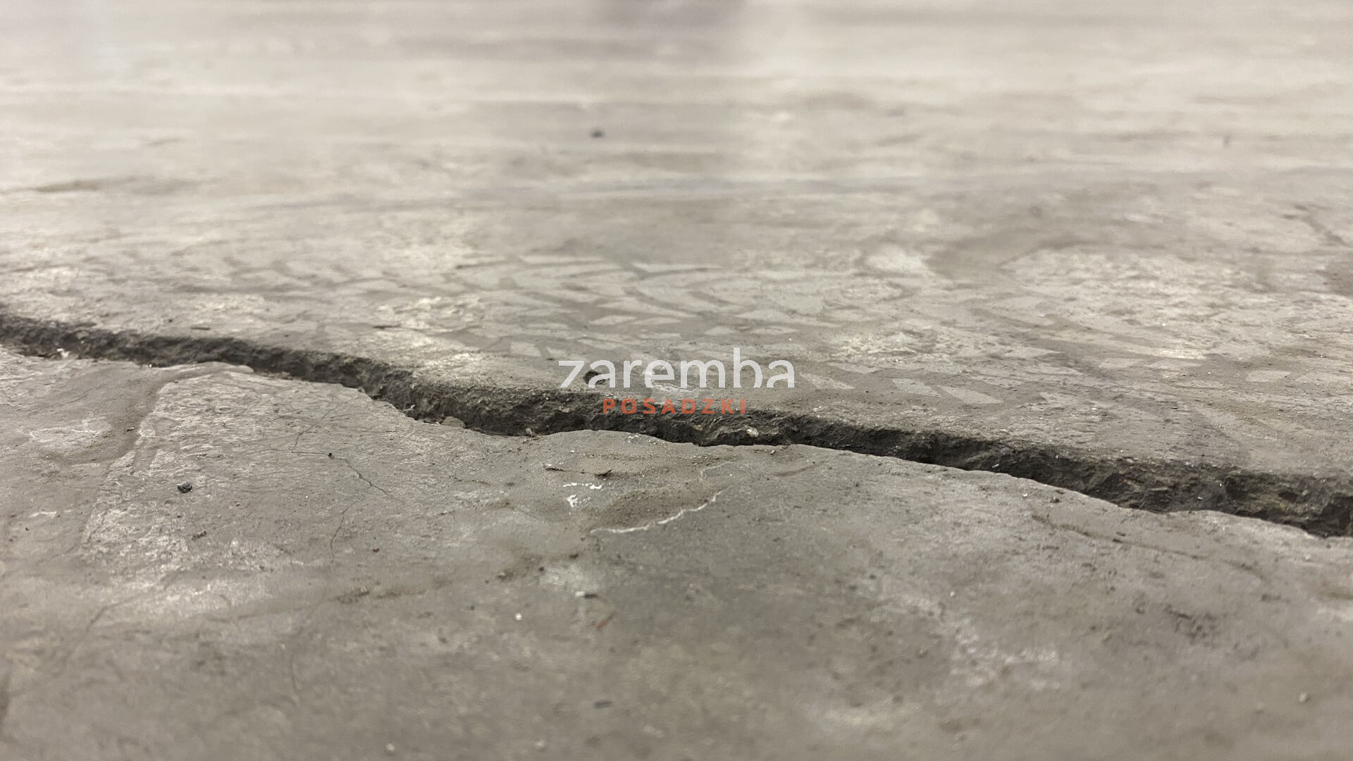 pęknięcie posadzki betonowej