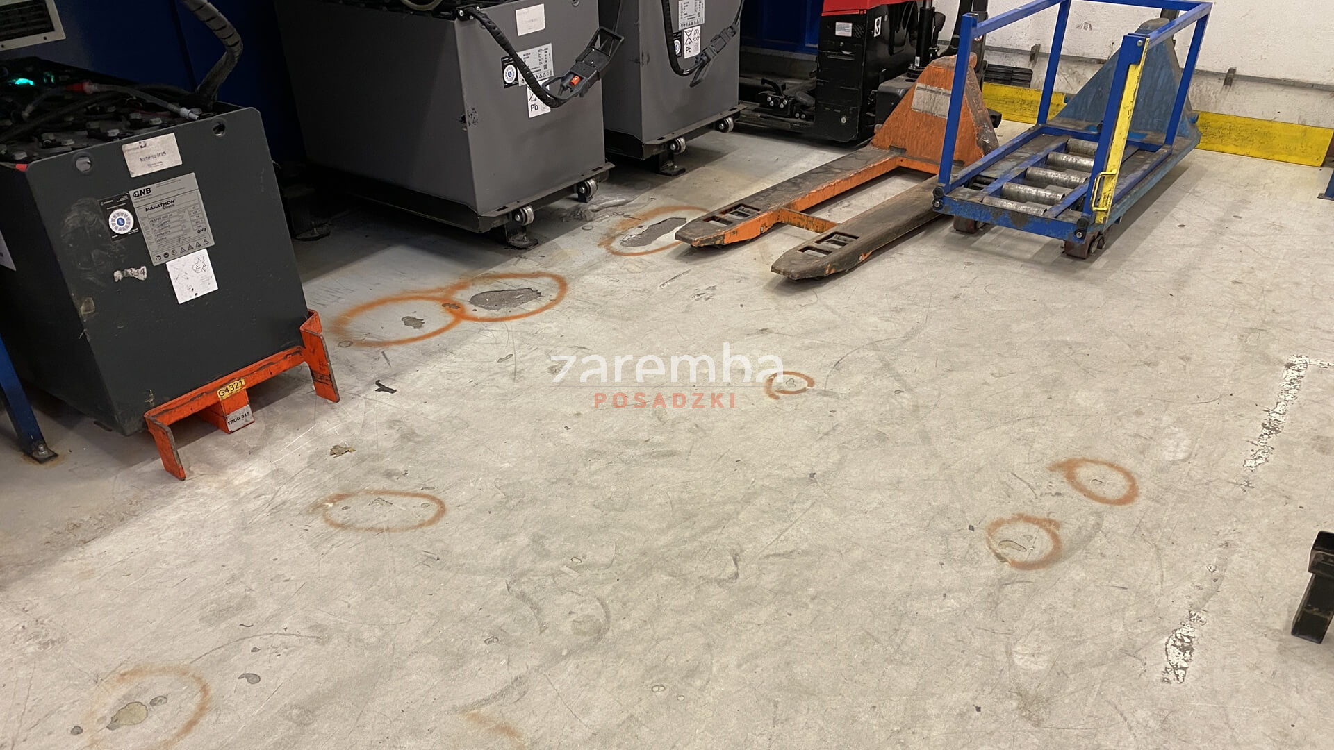 posadzki w ładowniach baterii wózków widłowych