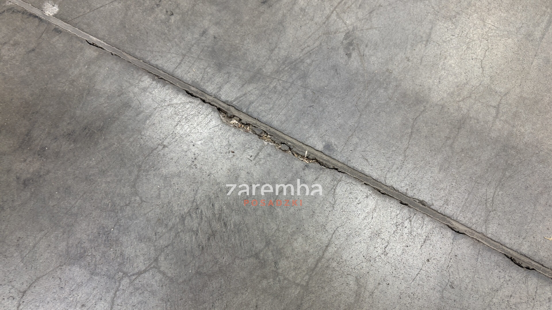 uszkodzenia dylatacji posadzek - stadium drugie