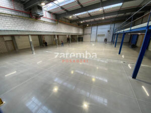 Polerowanie posadzki hala przemysłowa