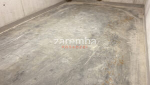 Doczyszczanie posadzki w garażu PRZED