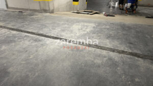 posadzka garażowa PRZED doczyszczaniem