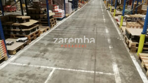posadzka w centrum dystrybucji PRZED regeneracją