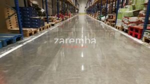 posadzka w centrum dystrybucji - efekt PO regeneracji