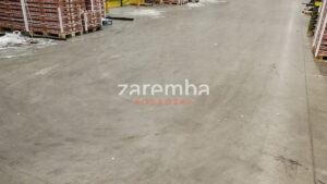 posadzka w centrum dystrybucyjnym PRZED regeneracją