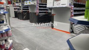 regeneracja posadzki w obiekcie handlowym PRZED regeneracja